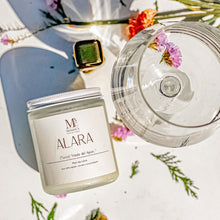 Cargar imagen en el visor de la galería, Vela Aromática Alara
